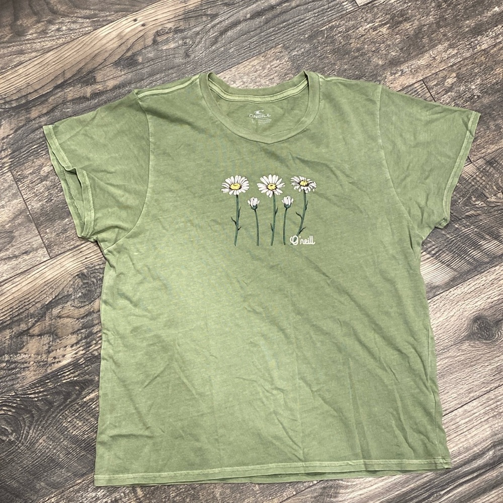 🦋 EUC O’Neil tee size large - only worn once